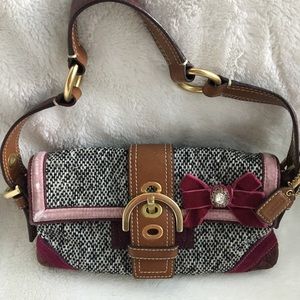 Darling mixed media Coach shoulder bag!